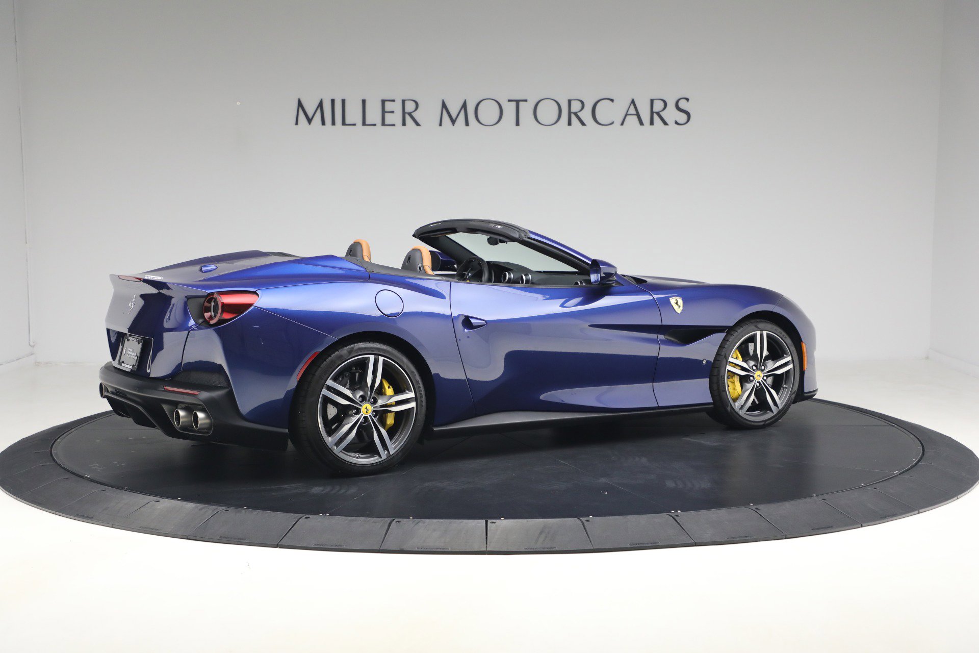 Certified 2020 Ferrari Portofino RWD image 8