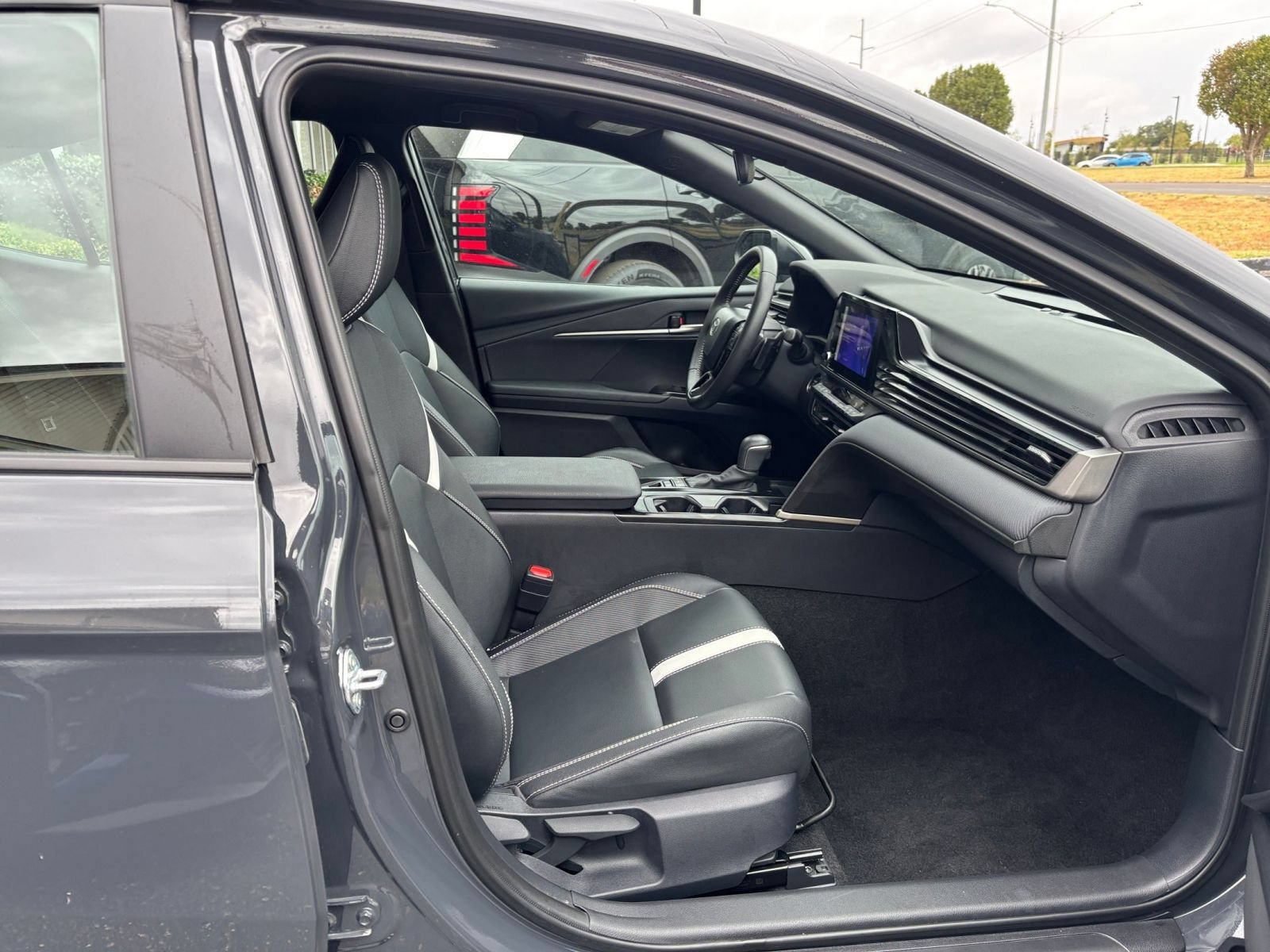 Used 2026 Toyota Camry SE FWD image 36