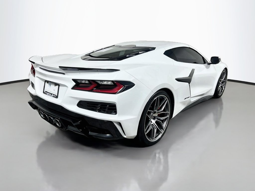 Used 2023 Chevrolet Corvette Z06 RWD image 3