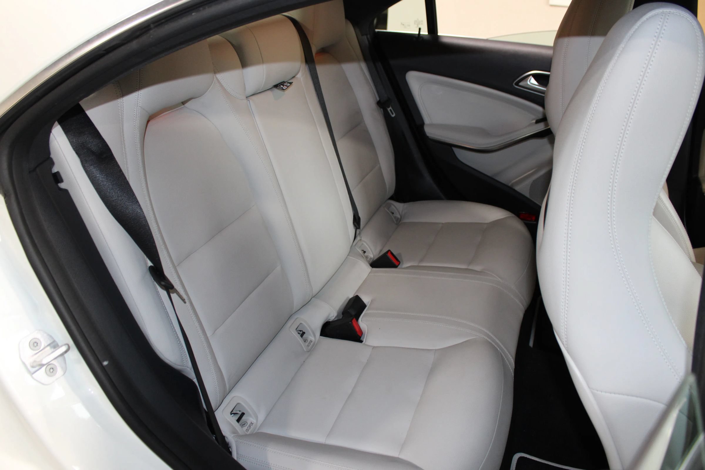 Used 2014 Mercedes-Benz CLA 250 image 25