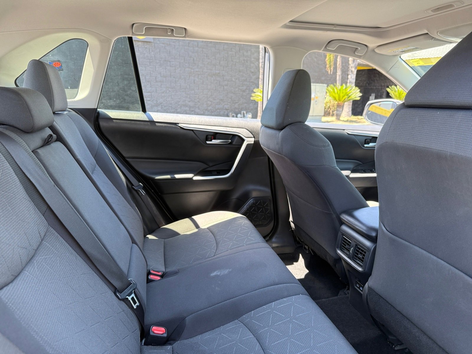 Used 2022 Toyota RAV4 XLE image 18