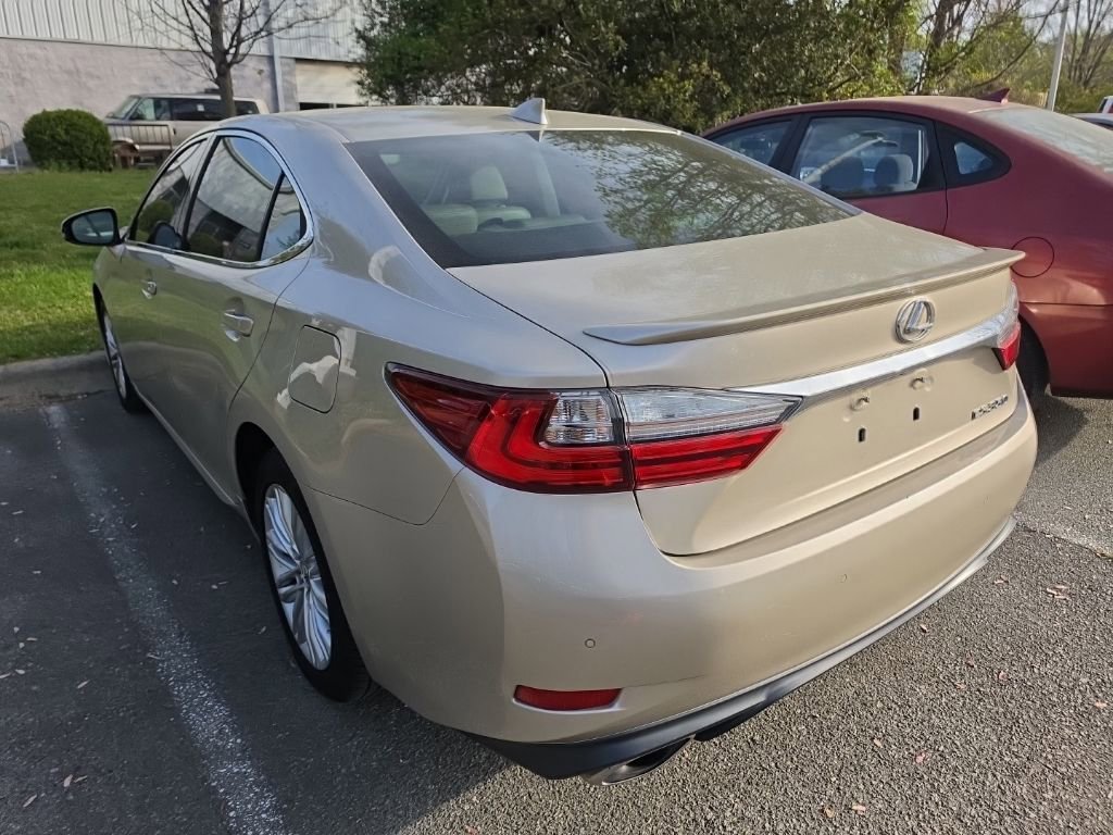 Used 2016 Lexus ES 350 w/ Premium Package w/Wood Trim image 4