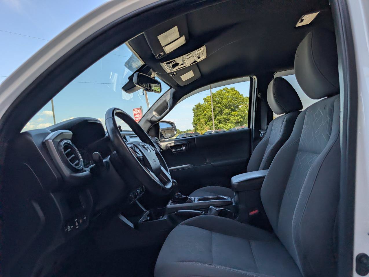 Used 2018 Toyota Tacoma TRD Off-Road AWD/4WD image 13