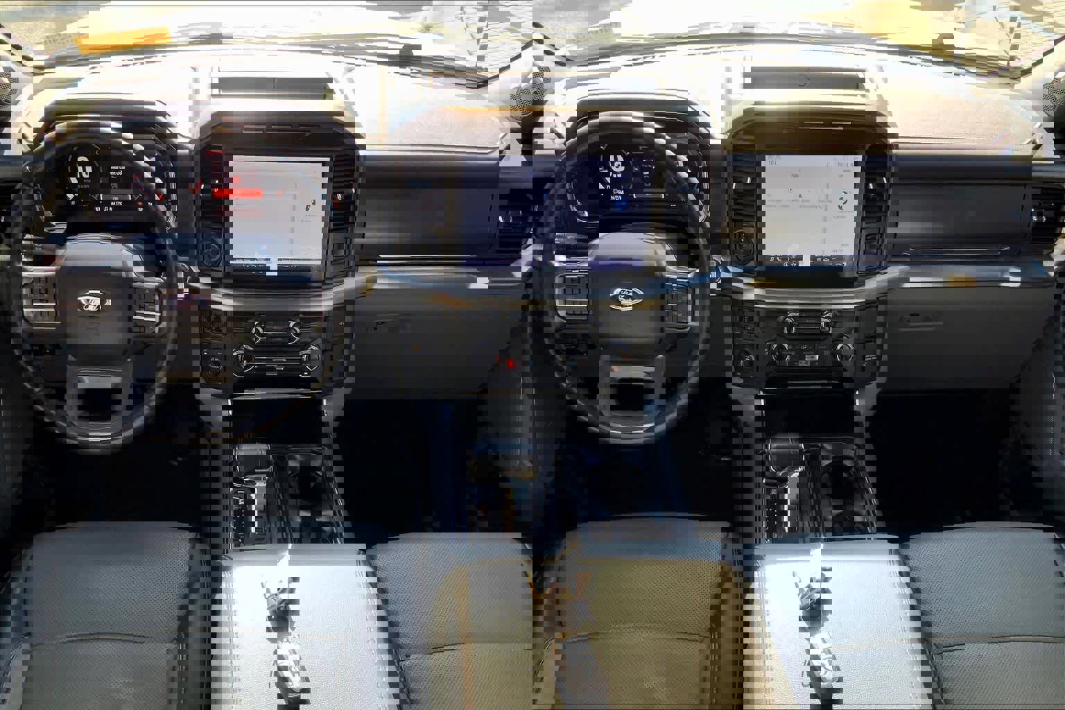 Used 2023 Ford F150 Lariat w/ Trailer Tow Package image 14