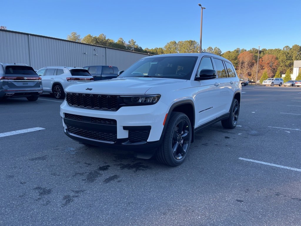 New 2025 Jeep Grand Cherokee L Altitude image 2