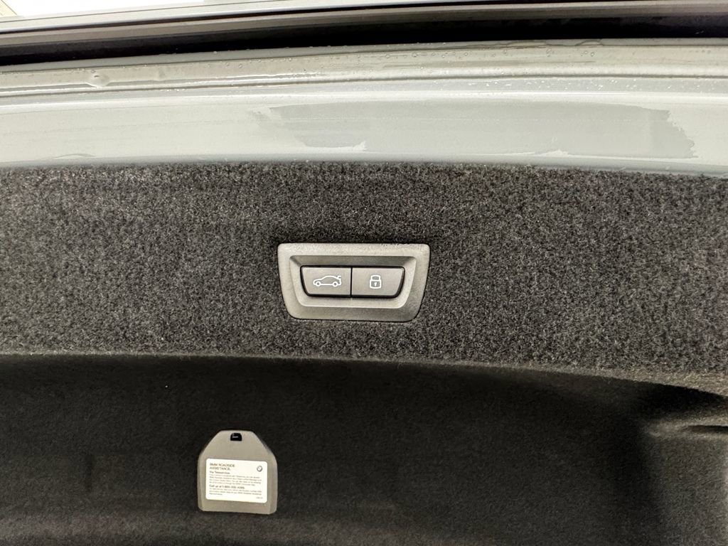 Used 2023 BMW 760i xDrive w/ Executive Package image 44