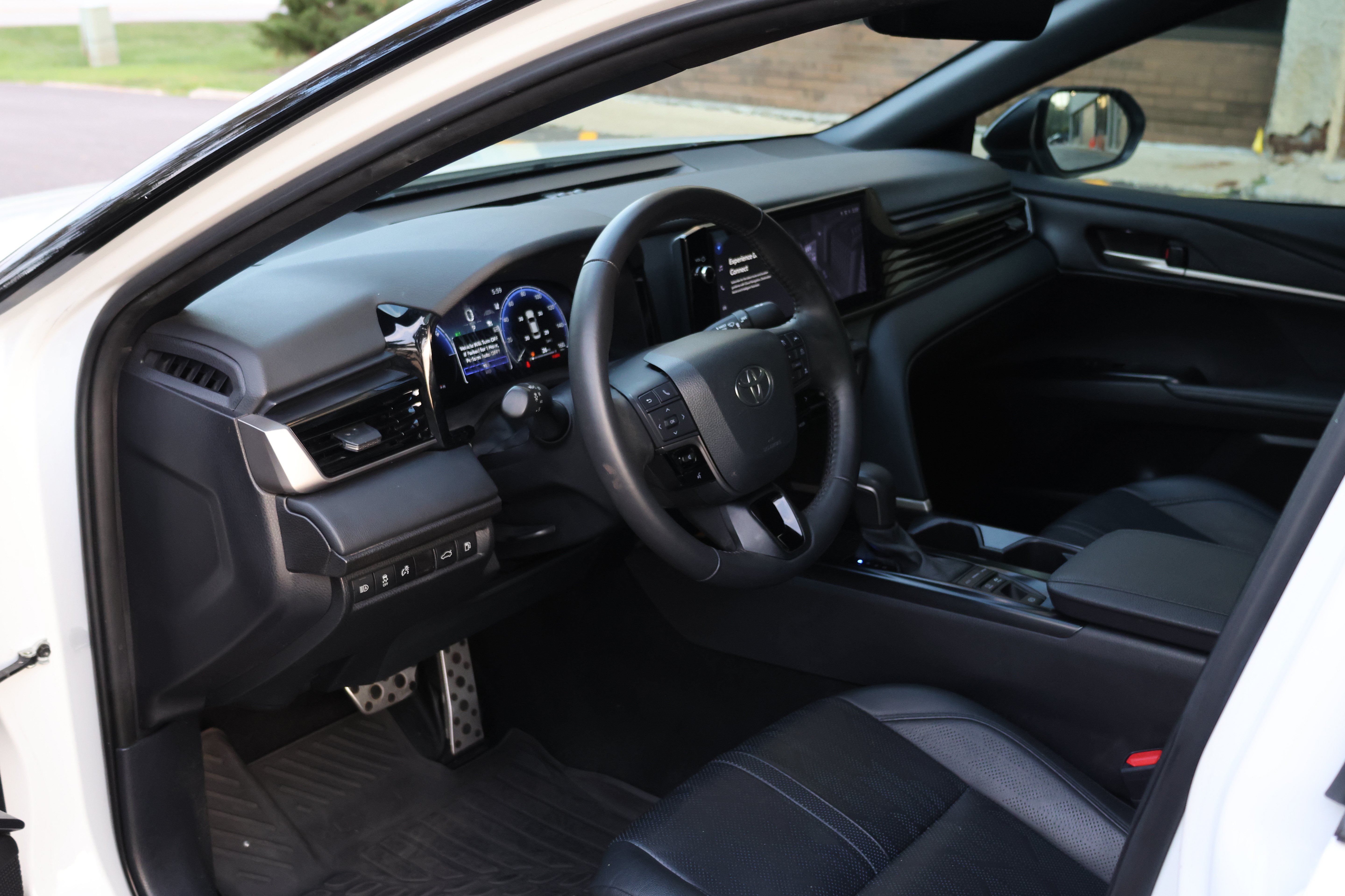 Used 2025 Toyota Camry XSE FWD image 30