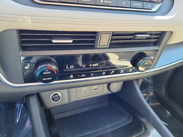 Used 2023 Nissan Rogue SV w/ SV Premium B Package FWD image 31