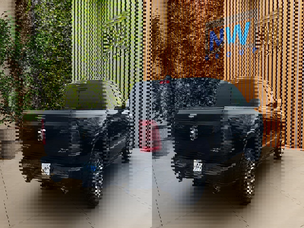 Used 2022 RAM 1500 Limited w/ Body-Colour Bumper Group image 21