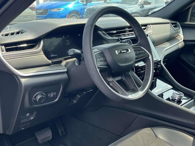 Used 2025 Jeep Grand Cherokee L Altitude AWD/4WD image 12