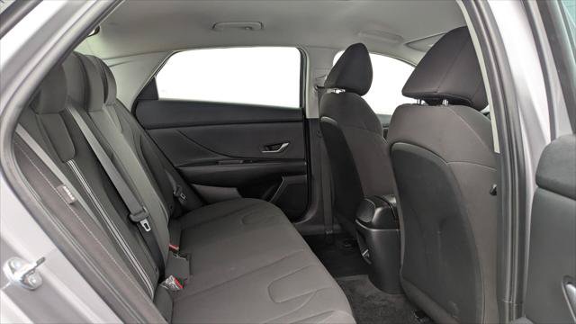 Used 2025 Hyundai Elantra Hybrid FWD image 18