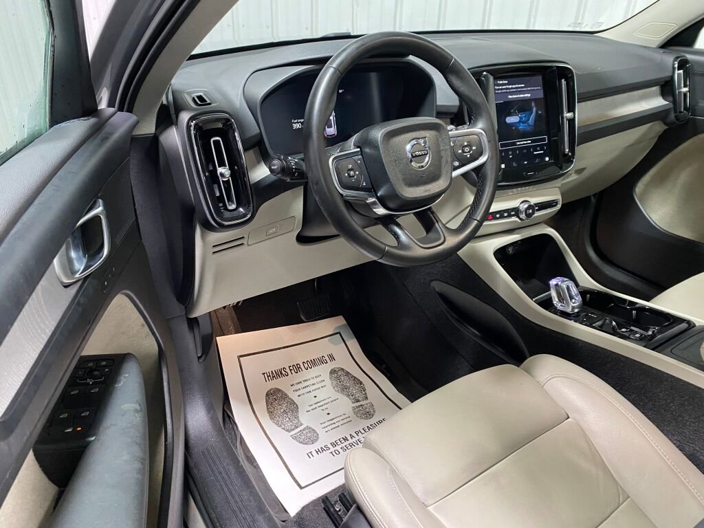 Used 2024 Volvo XC40 B5 Plus image 6