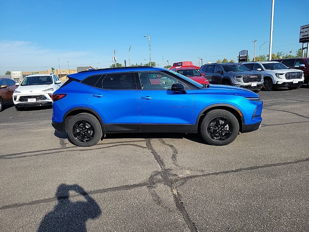 Used 2025 Chevrolet Blazer LT w/ Convenience Package AWD/4WD image 4