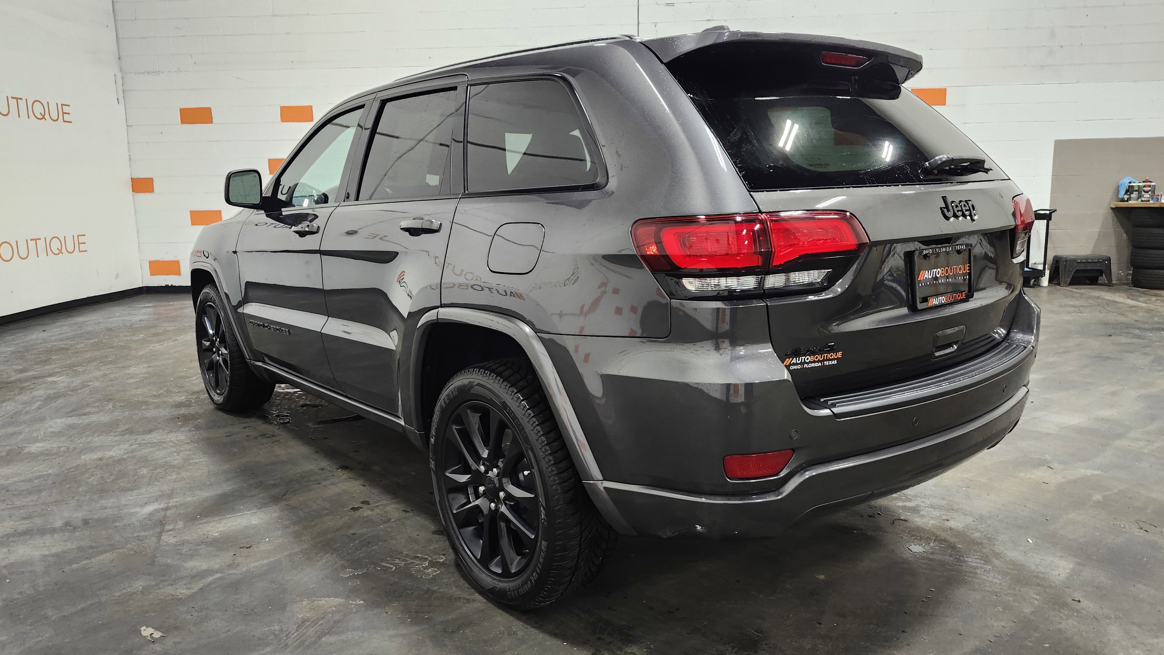 Used 2019 Jeep Grand Cherokee Altitude image 14
