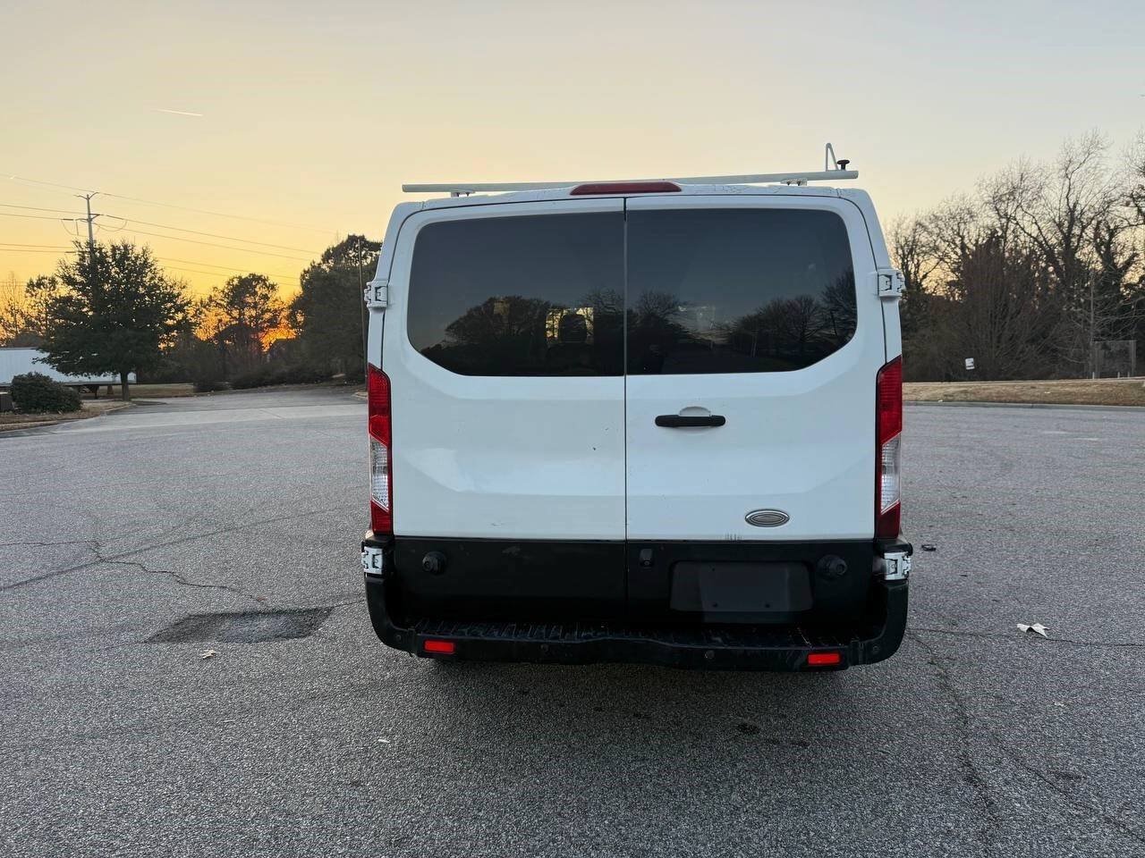 Used 2015 Ford Transit 350 XLT RWD image 5