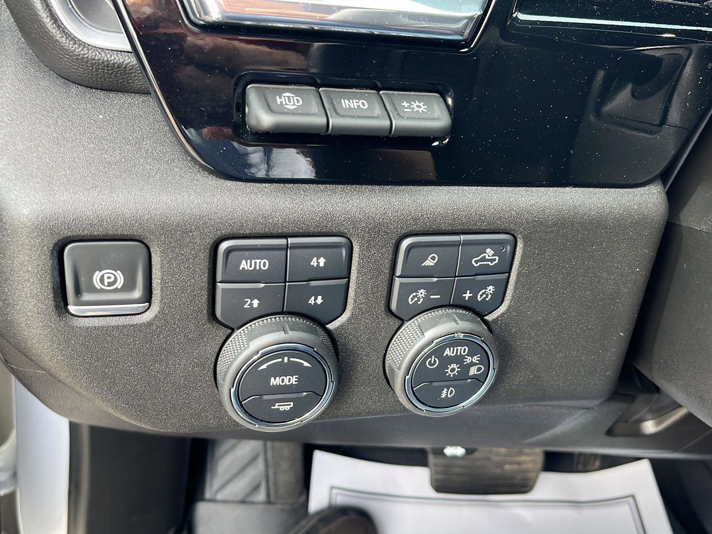 Used 2024 Chevrolet Silverado 2500 High Country w/ High Country Premium Package image 14