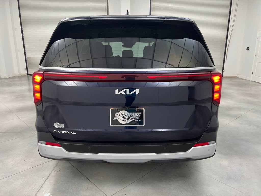 Used 2025 Kia Carnival image 6