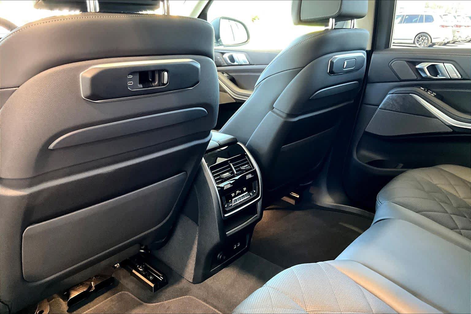 Used 2027 BMW X7 xDrive40i AWD/4WD image 31