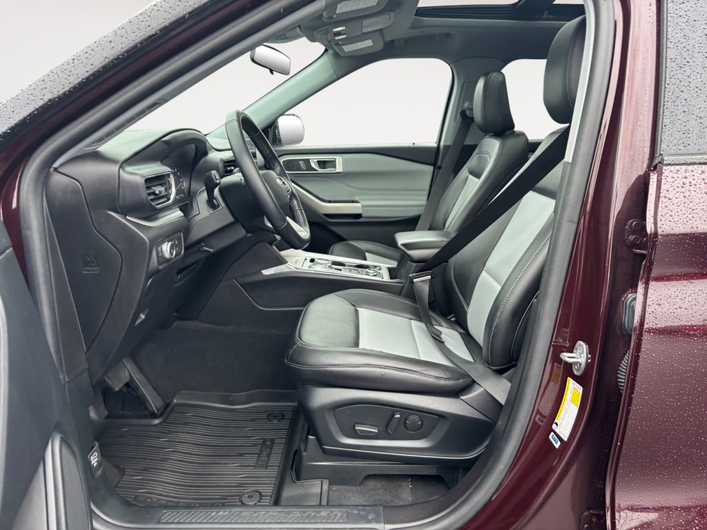 Used 2022 Ford Explorer XLT w/ Equipment Group 202A AWD/4WD image 16