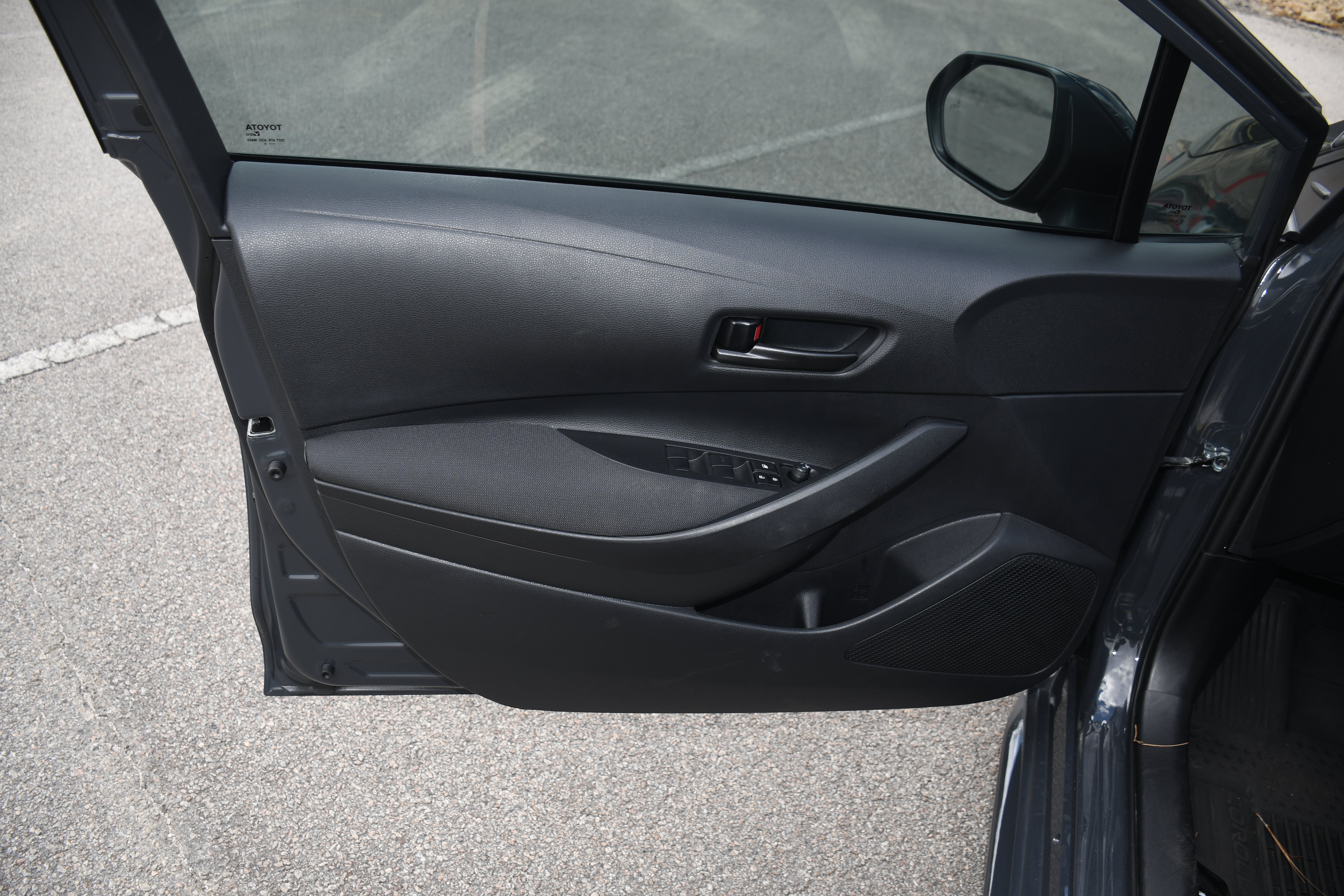 Certified 2025 Toyota Corolla LE w/ Convenience Package FWD image 9