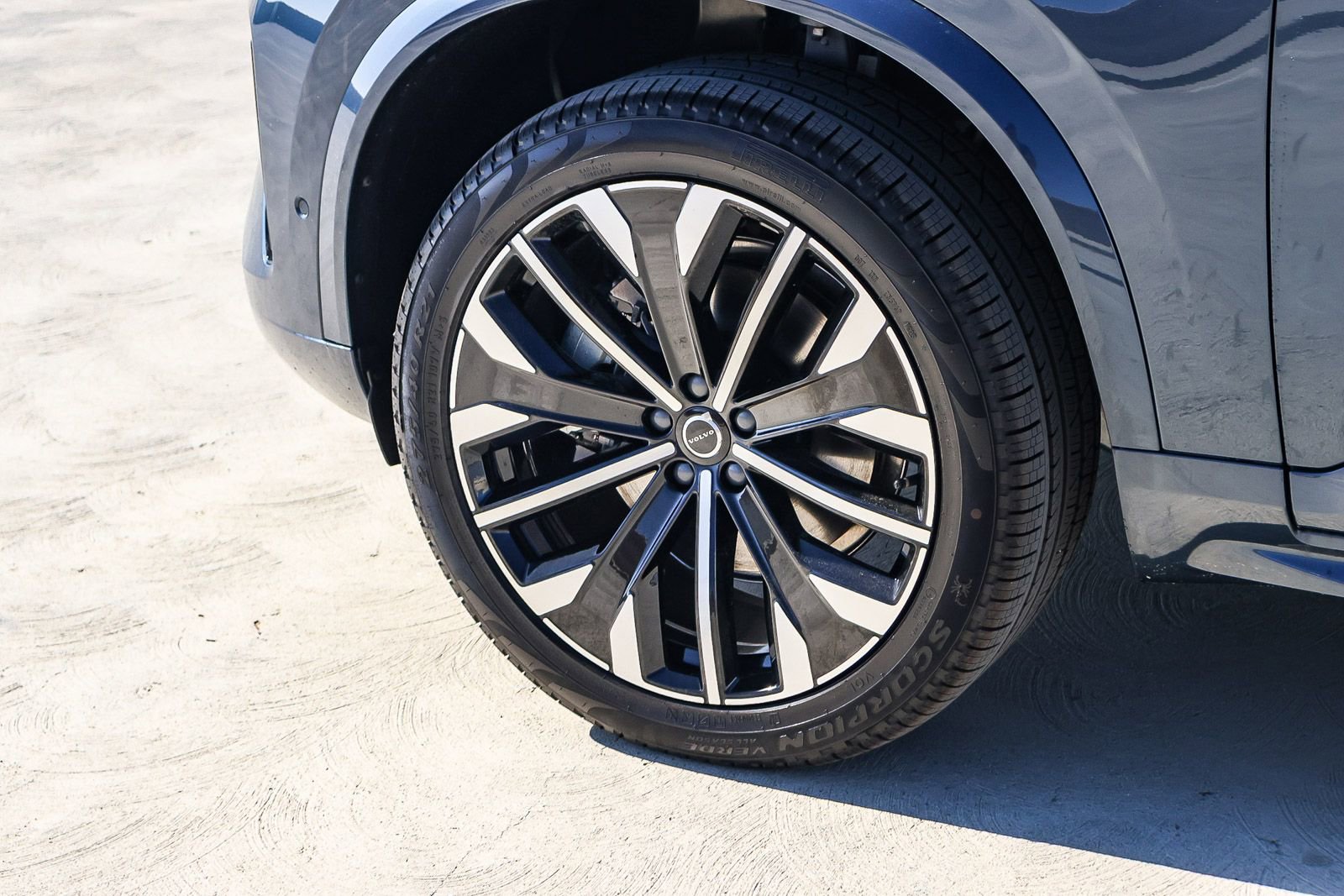 New 2026 Volvo XC90 B6 Ultra w/ Protection Package image 9