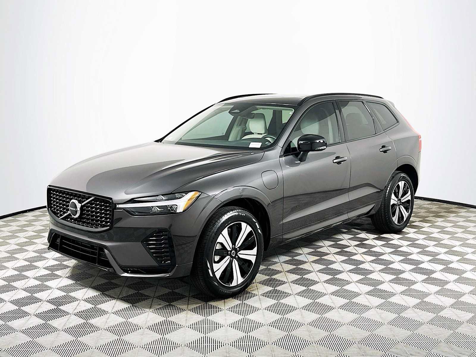 Used 2025 Volvo XC60 T8 Core w/ Protection Package Premier AWD/4WD image 3