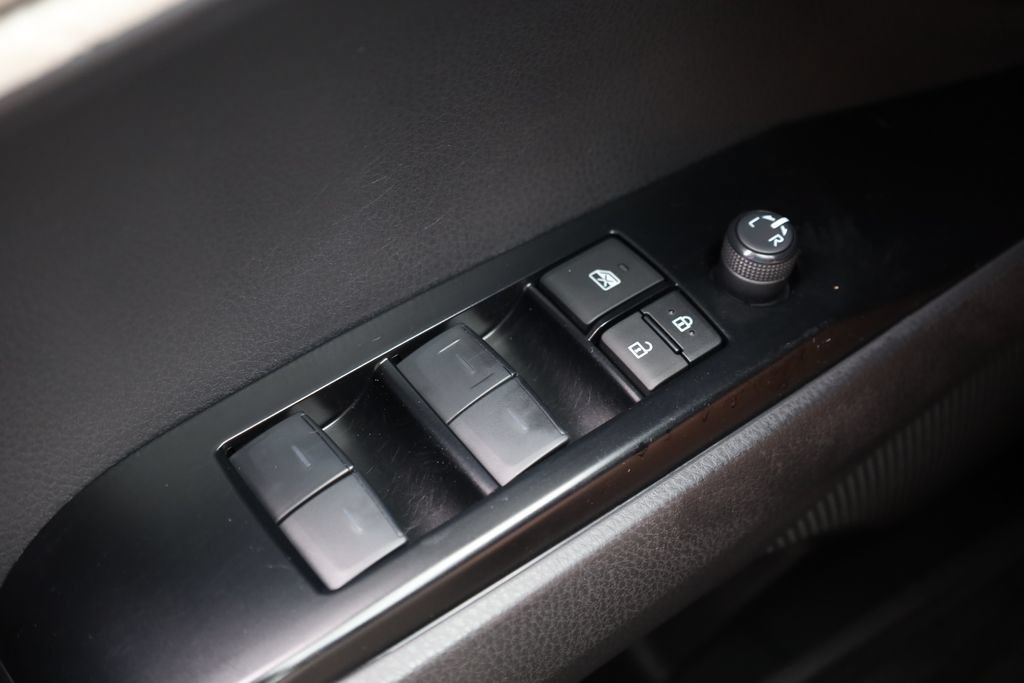 Used 2025 Toyota Camry XLE AWD/4WD image 19