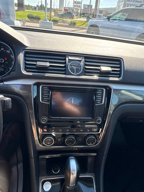 Used 2017 Volkswagen Passat 1.8T SE FWD image 22