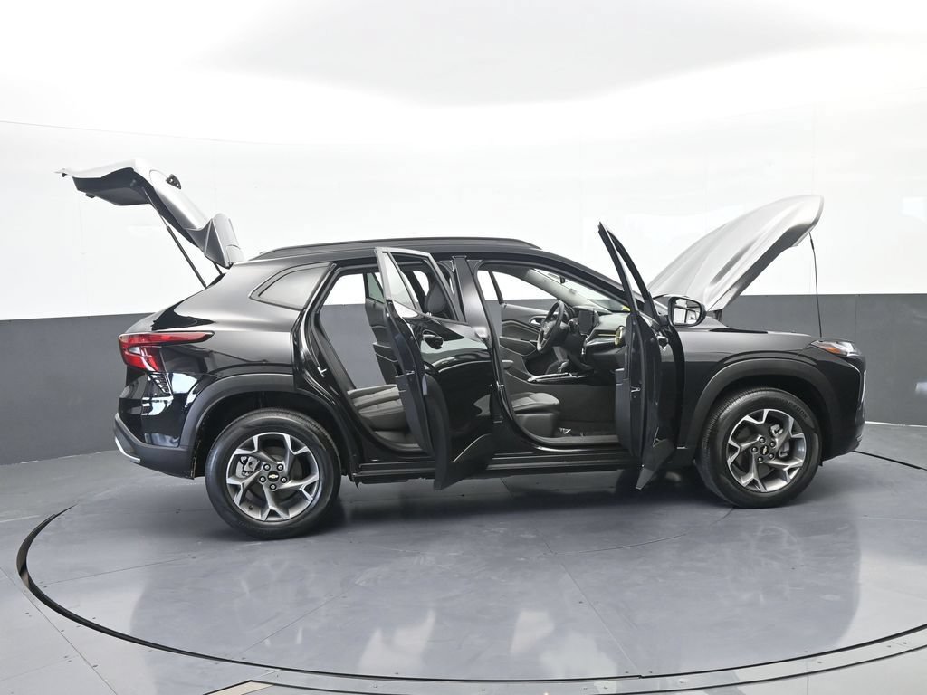 Used 2025 Chevrolet Trax LT FWD image 69