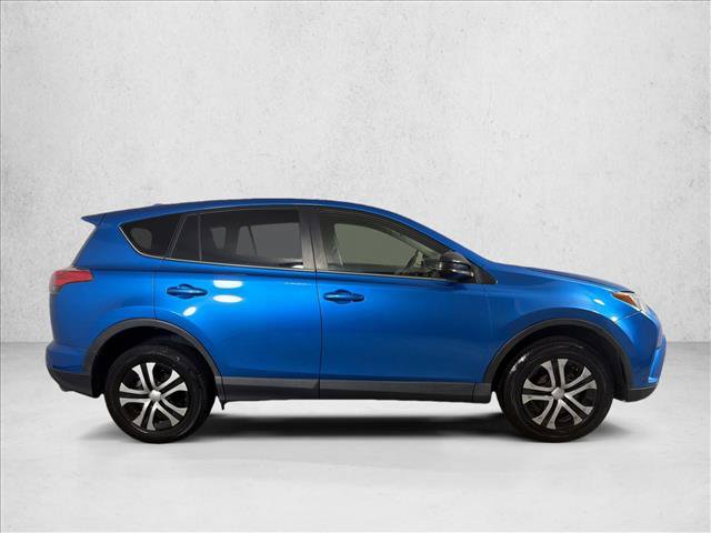 Used 2018 Toyota RAV4 LE AWD/4WD image 2