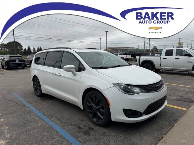 Used 2020 Chrysler Pacifica Limited w/ Quick Order Package 27H Red S