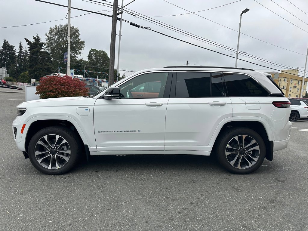 New 2024 Jeep Grand Cherokee Overland w/ Advanced Protech Group III AWD/4WD image 5