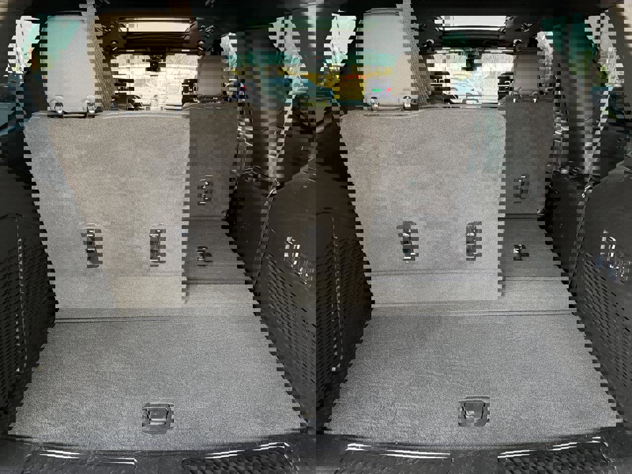 Used 2024 GMC Yukon SLT w/ SLT Luxury Package image 42