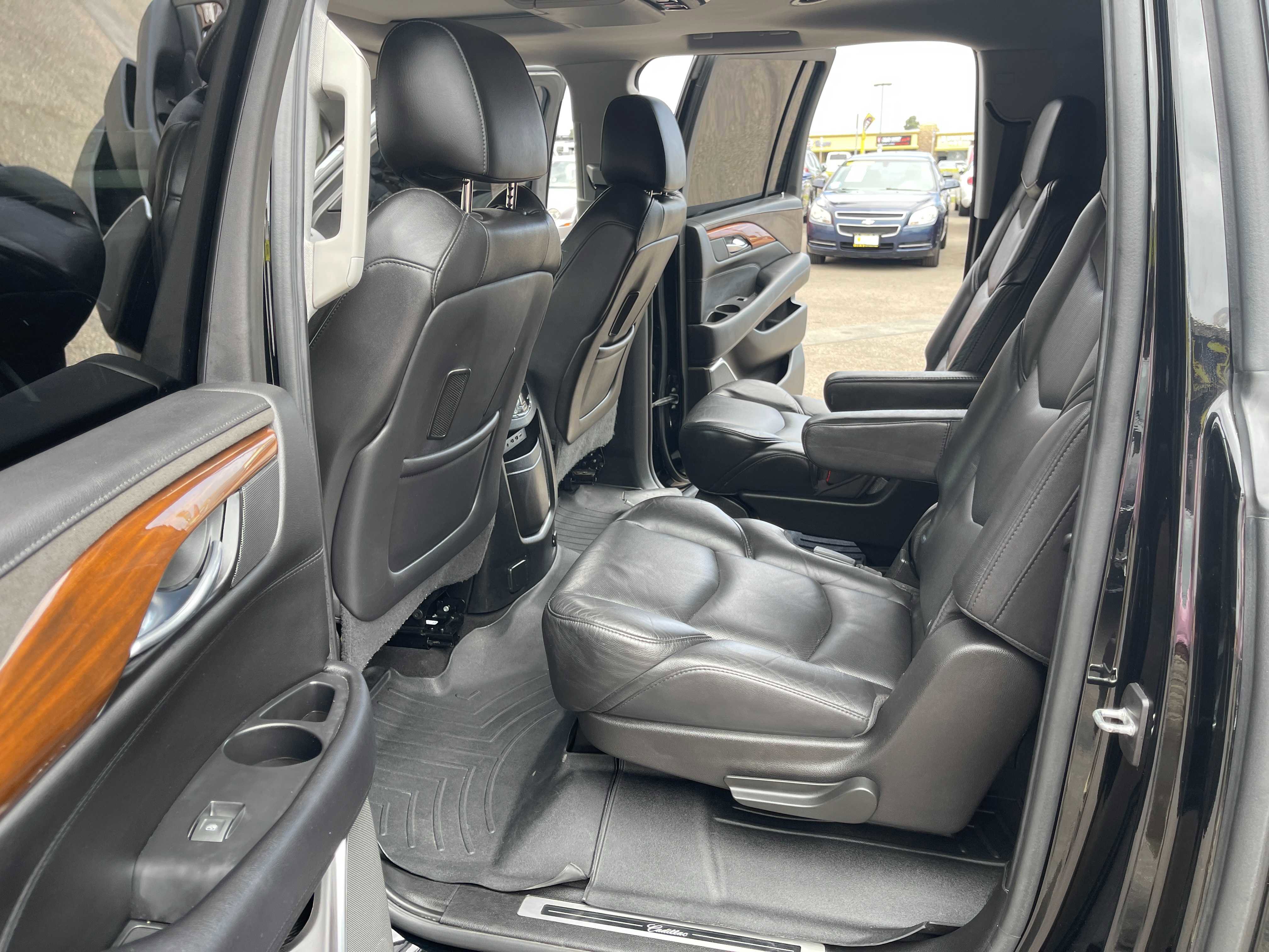 Used 2018 Cadillac Escalade ESV Premium Luxury AWD/4WD image 16