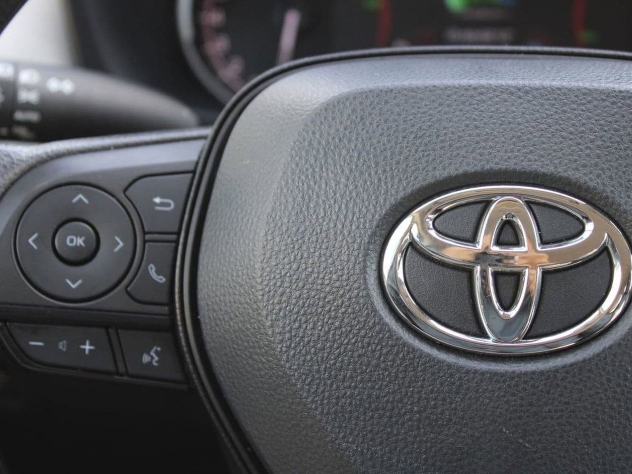 Used 2025 Toyota RAV4 XLE FWD image 28