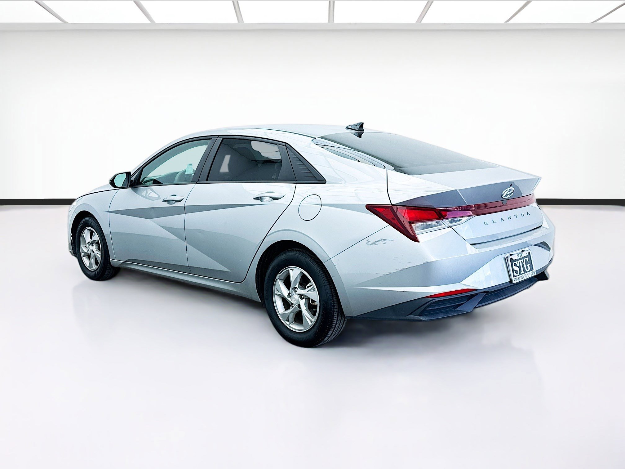 Used 2022 Hyundai Elantra SE image 6