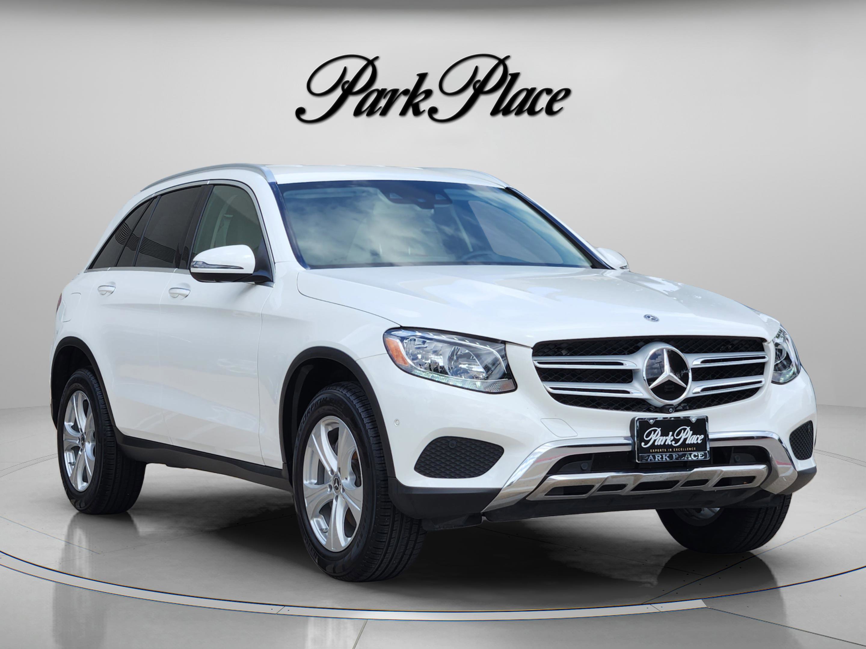 Used 2018 Mercedes-Benz GLC 300 4MATIC image 4