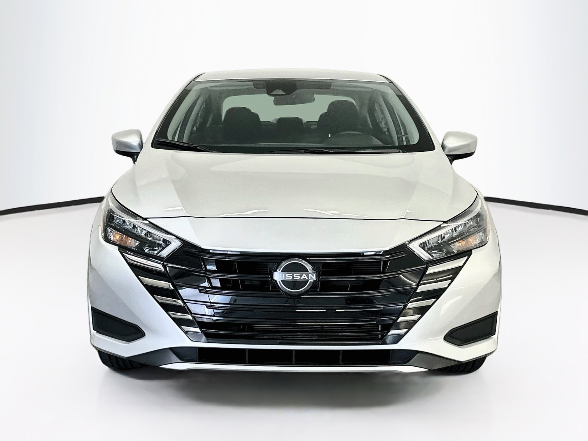 Used 2025 Nissan Versa SV FWD image 2
