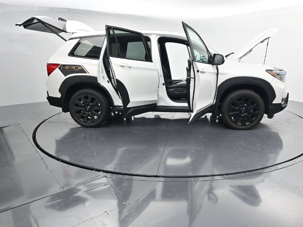 Used 2023 Honda Passport EX-L image 42