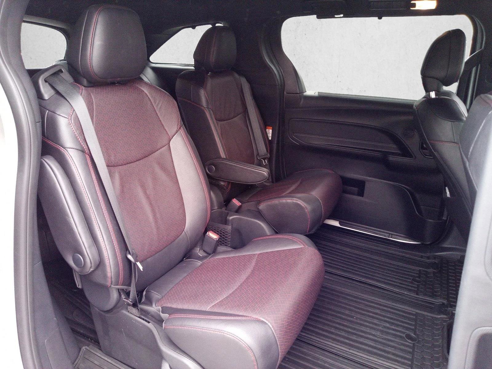 Used 2025 Toyota Sienna XSE w/ XSE Premium Package FWD image 16