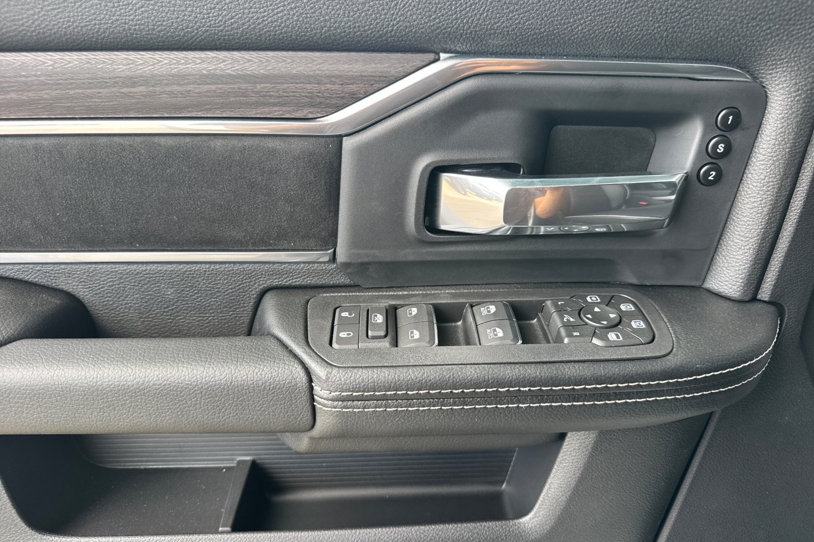 New 2027 RAM 3500 Laramie AWD/4WD image 10