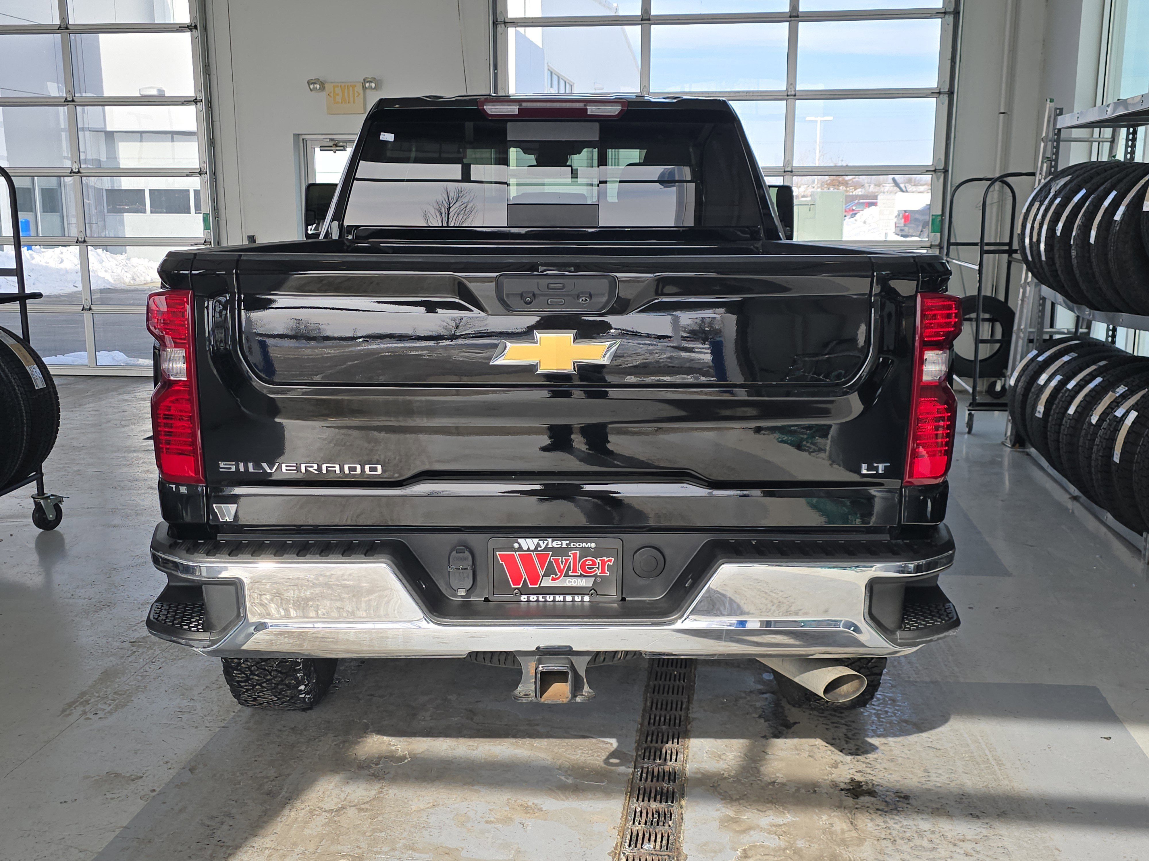 Used 2024 Chevrolet Silverado 2500 LT w/ Convenience Package image 5