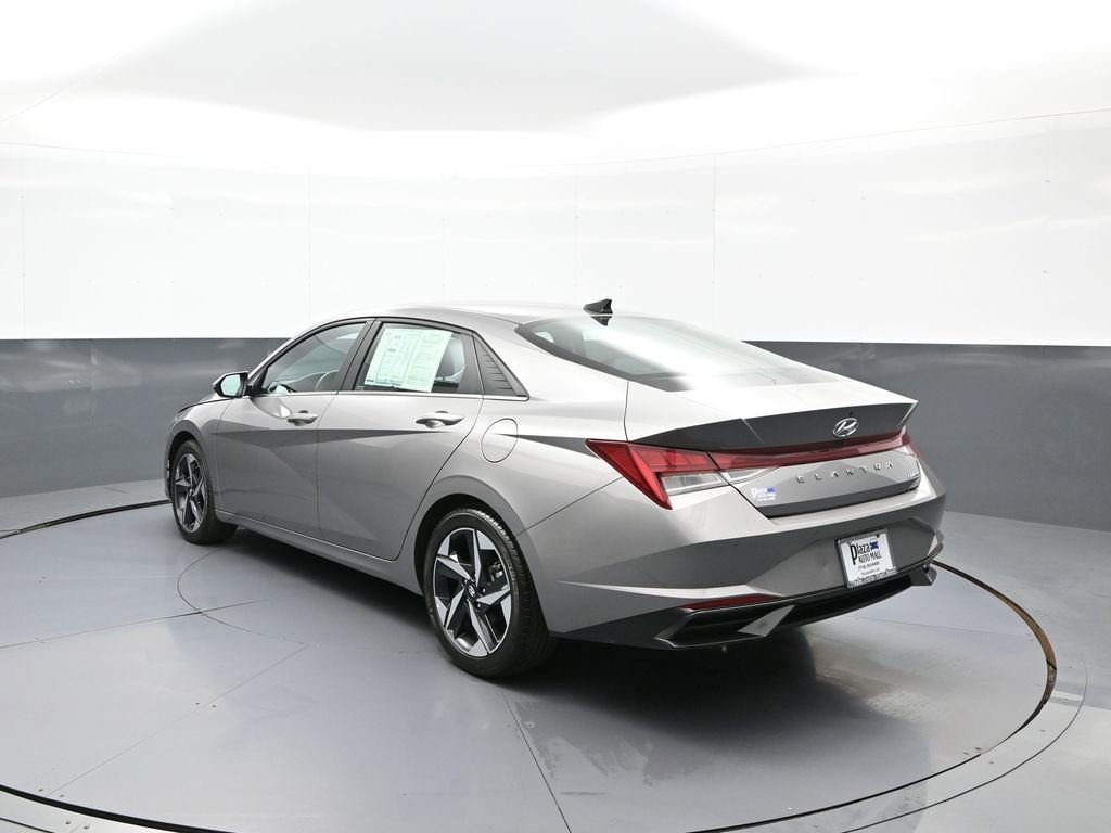 Certified 2023 Hyundai Elantra Limited w/ Preferred Accessory Package FWD image 8