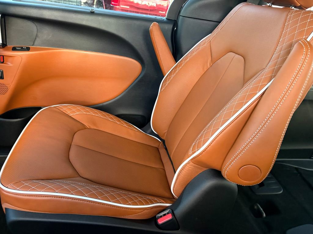 New 2026 Chrysler Pacifica Pinnacle w/ Trailer Tow Group image 40