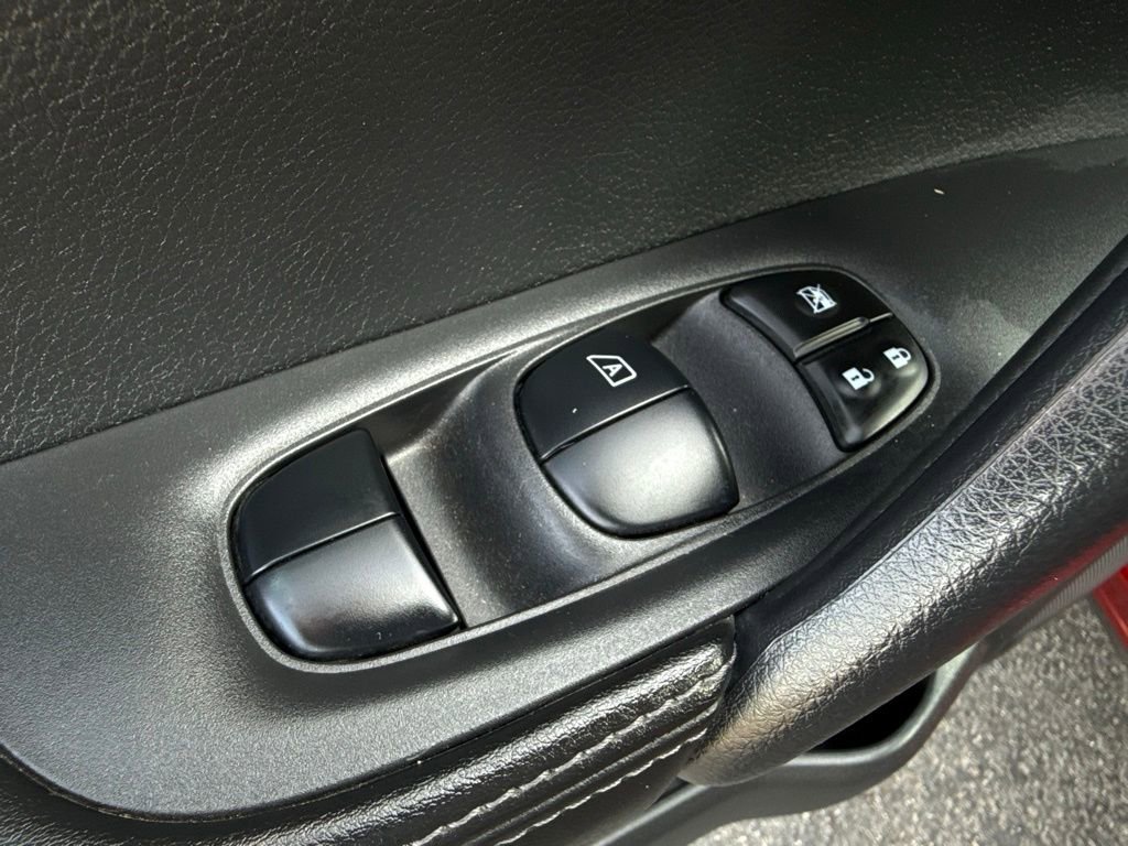 Used 2021 Nissan Rogue Sport SV image 21