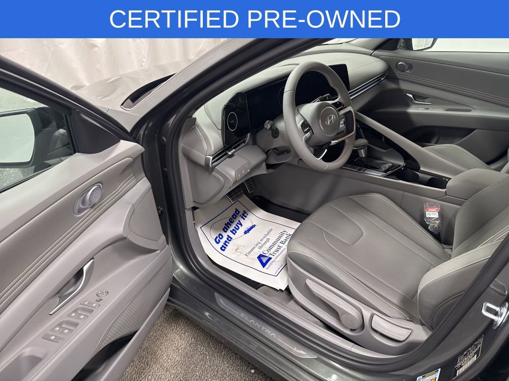 Used 2025 Hyundai Elantra SEL image 12