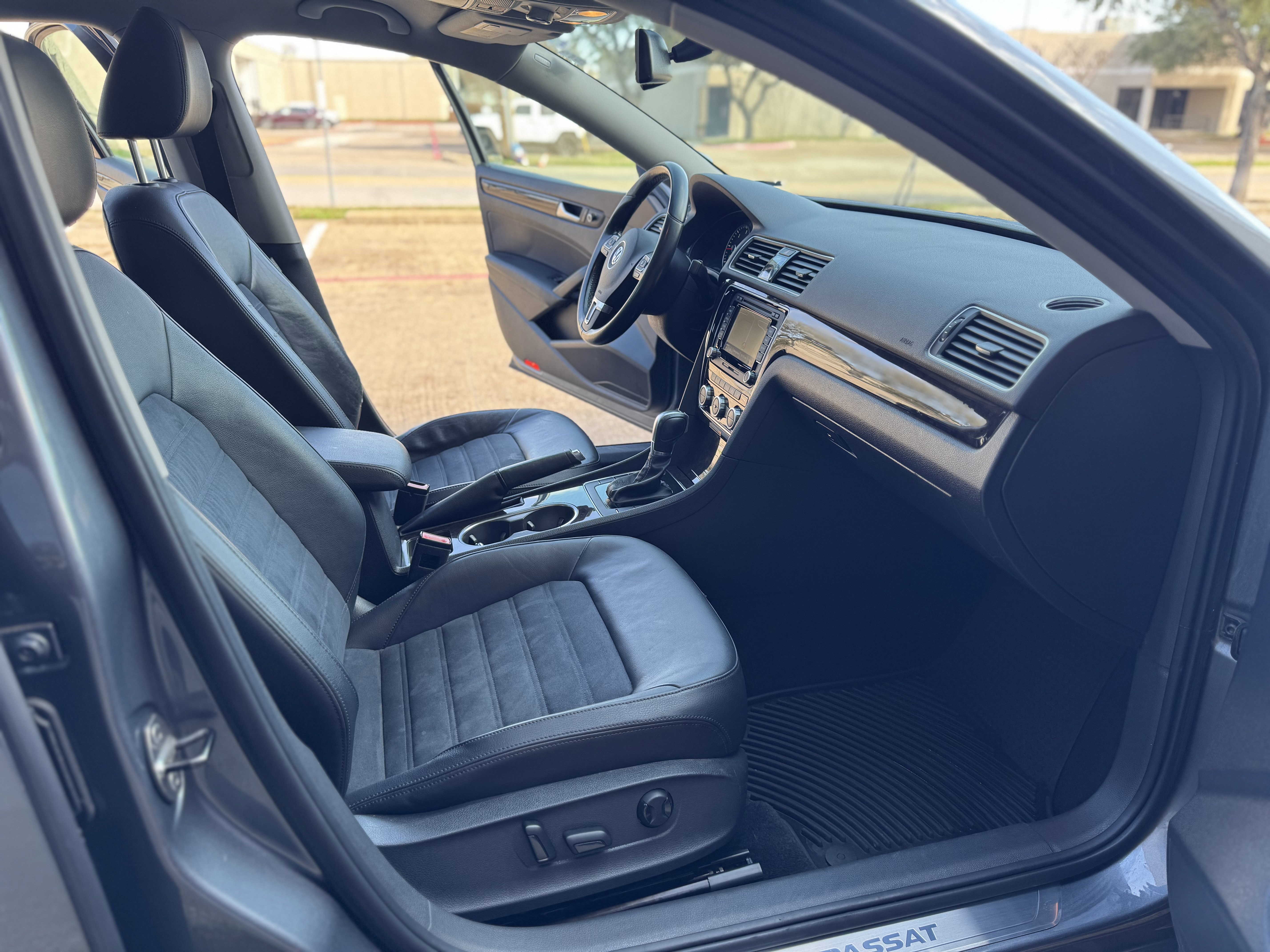 Used 2015 Volkswagen Passat TDI SEL Premium FWD image 26