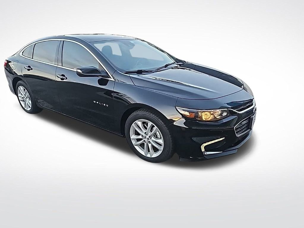 Used 2018 Chevrolet Malibu LT w/ Driver Confidence Package image 2