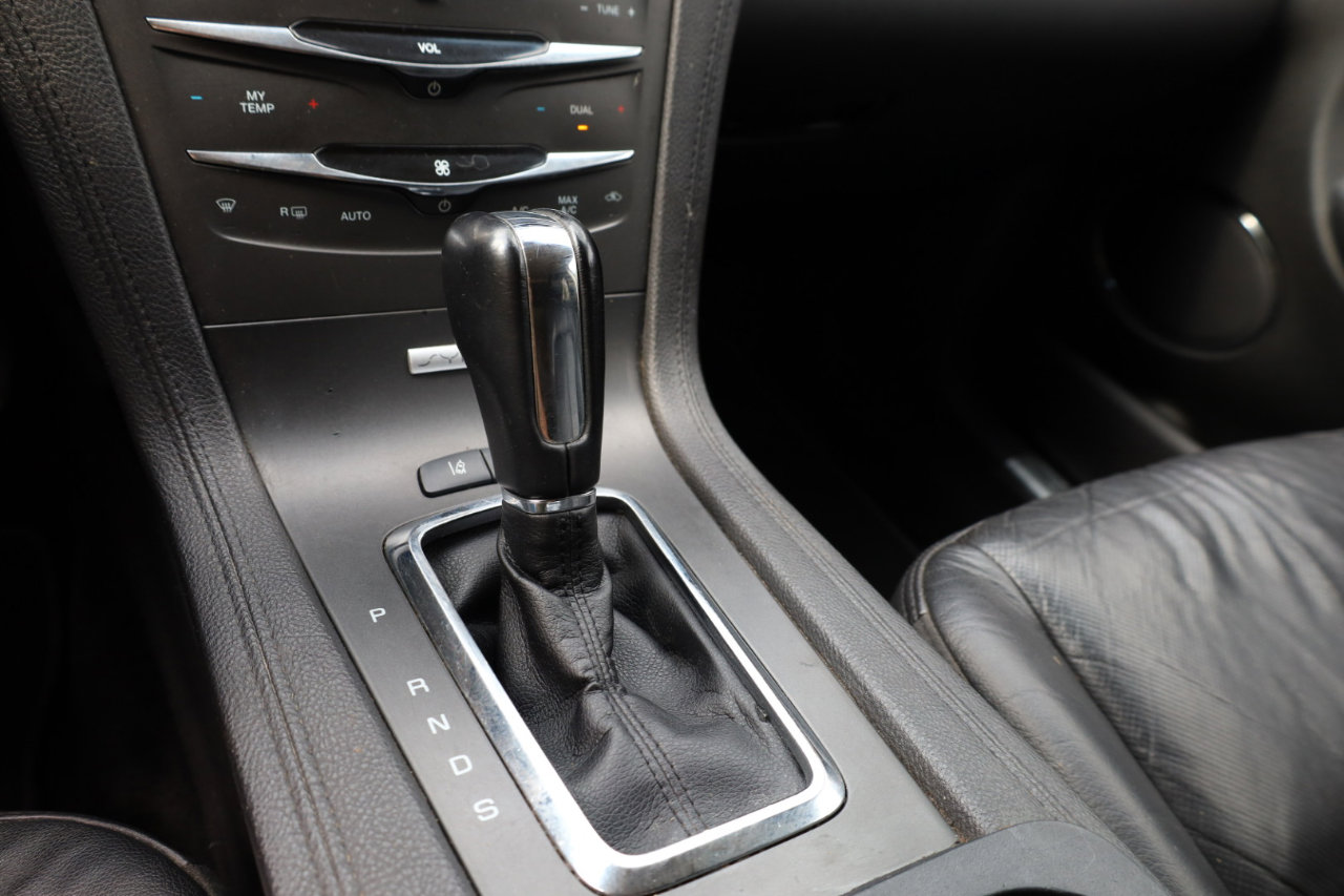 Used 2019 Lincoln MKT AWD image 5