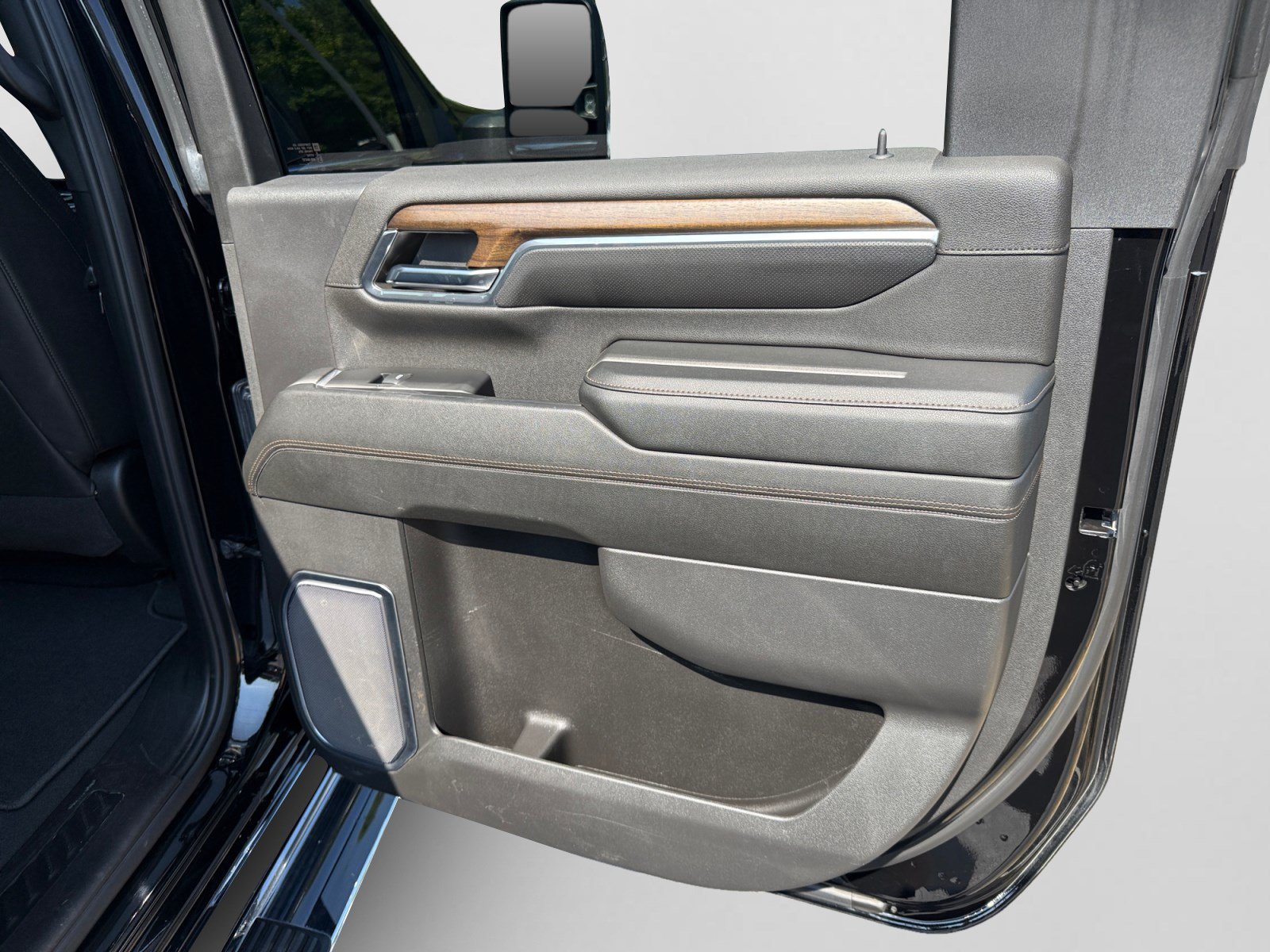 Used 2024 Chevrolet Silverado 2500 High Country w/ High Country Premium Package AWD/4WD image 16